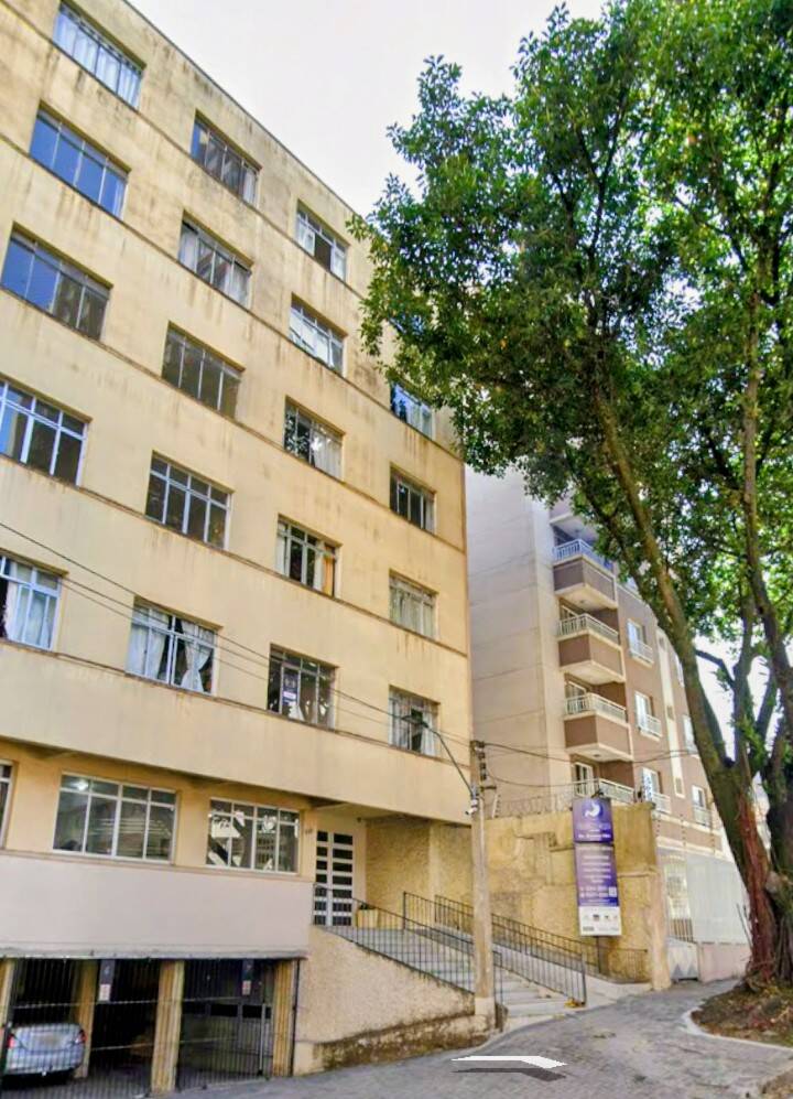 Apartamento amplo central R$ 420 mil