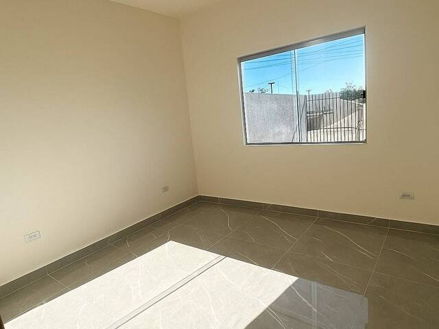 Casa para Venda em Fazenda Rio Grande - 5